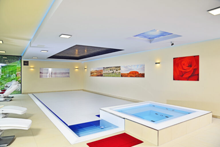 Zwembadafdekking voor wellnesscentrum – PP zwembad